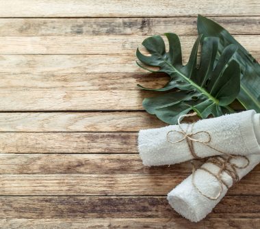 Spa composition with towels and tropical leaf on a wooden background. flat lay, copy space. The view from the top. SSUCv3H4sIAAAAAAAACpyRwW7DIAyG75P2DhHnRkqTkKR7lWoHB0iDSqACsmmq+u4zECbOu+HP9m//5vn+VlVkBicZ+aieIcJYKrU7b8FLoxE3p4NbobmwJRFcemMlqBLO4NmqYRMI9a5UwK+YJM6D351wYdiBGHhxQ40E/yTSRtcUVzkRk9iBKUJOBXP7HFlGSfxfnenxmd3ATWj2ExcujFihBCQj11RK7t9e2K20BjuXpnD1ZRioUNAVSg8rmdS3os34NV45tzGza2/DCqQ9X/LyRBnzgFmFKy8oKzJfwTns4JkXsxh+q9mKUdr46OE4CeH4GSE8d+25pyOlfT9NdGjH8ShIH7hK1IkbZSGM2V3y0r0MG5B5bKmgS1MvfdPW/bDw+kLnoYZpbIau4bTvOrz96xcAAP//AwBrVZoYigIAAA==