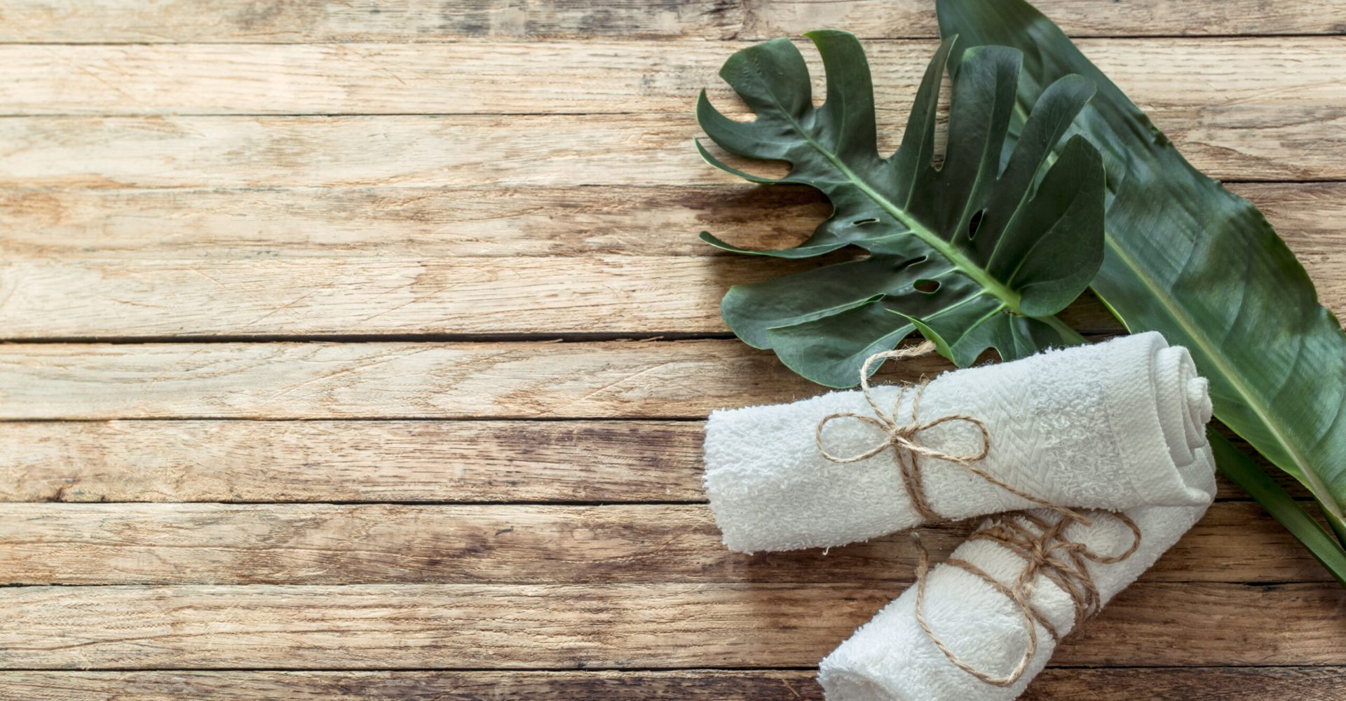 Spa composition with towels and tropical leaf on a wooden background. flat lay, copy space. The view from the top. SSUCv3H4sIAAAAAAAACpyRwW7DIAyG75P2DhHnRkqTkKR7lWoHB0iDSqACsmmq+u4zECbOu+HP9m//5vn+VlVkBicZ+aieIcJYKrU7b8FLoxE3p4NbobmwJRFcemMlqBLO4NmqYRMI9a5UwK+YJM6D351wYdiBGHhxQ40E/yTSRtcUVzkRk9iBKUJOBXP7HFlGSfxfnenxmd3ATWj2ExcujFihBCQj11RK7t9e2K20BjuXpnD1ZRioUNAVSg8rmdS3os34NV45tzGza2/DCqQ9X/LyRBnzgFmFKy8oKzJfwTns4JkXsxh+q9mKUdr46OE4CeH4GSE8d+25pyOlfT9NdGjH8ShIH7hK1IkbZSGM2V3y0r0MG5B5bKmgS1MvfdPW/bDw+kLnoYZpbIau4bTvOrz96xcAAP//AwBrVZoYigIAAA==